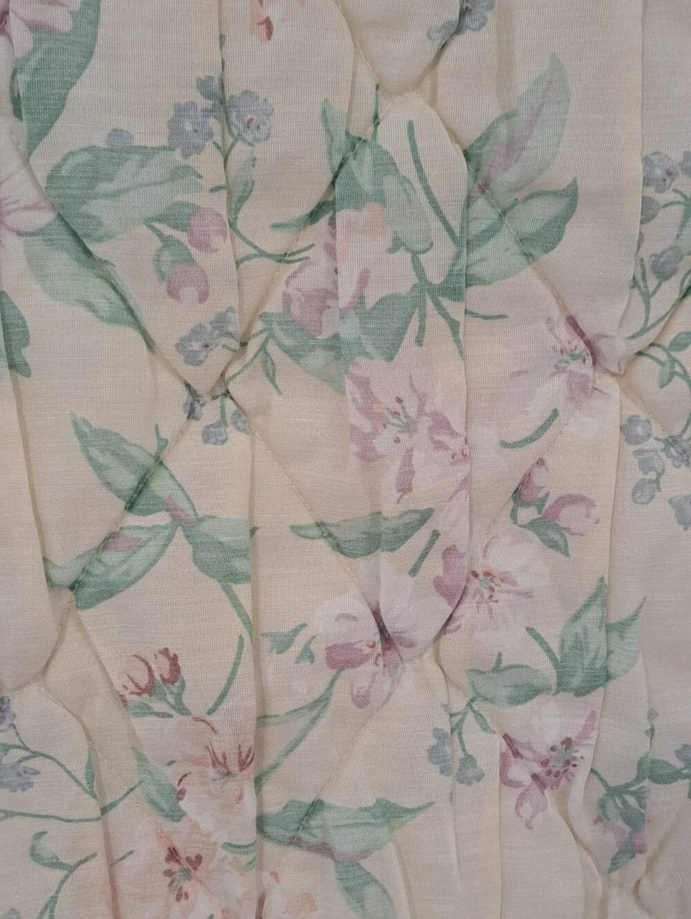 Vtg. Grannycore Floral Ruffled Cottagecore Fairycore Twin Size Bed Spread.